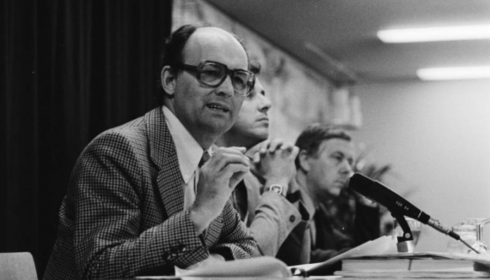 W. Aantjes tijdens persconferentie, 1979