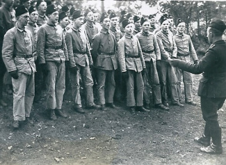 Henri Labrie (links) als arbeider, november 1941