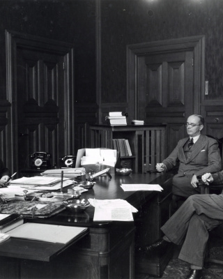 Minister Steenberghe en de secretarissen-generaal Van Rijn en Hirschfeld Sch in 1939