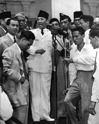 Sukarno meldt de soevereiniteit