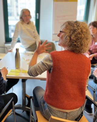 Deelnemers aan de workshop weerbaar erfgoed bij het Nationaal Archief