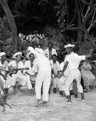 Dansers en muzikanten in Barber op Curaçao