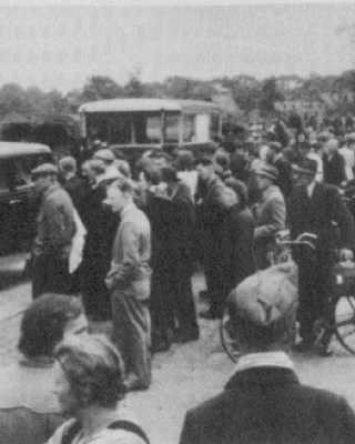 Landstorm soldaten ariveren in de Harskamp, mei 1945