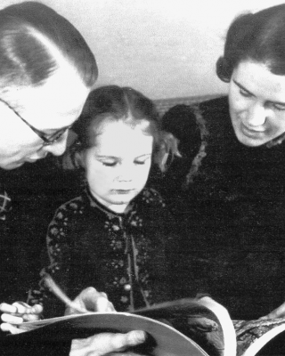 Irene Hissink met haar ouders, 15 februari 1942