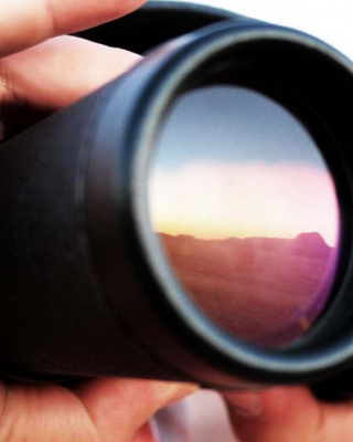 Afbeelding met verrekijker