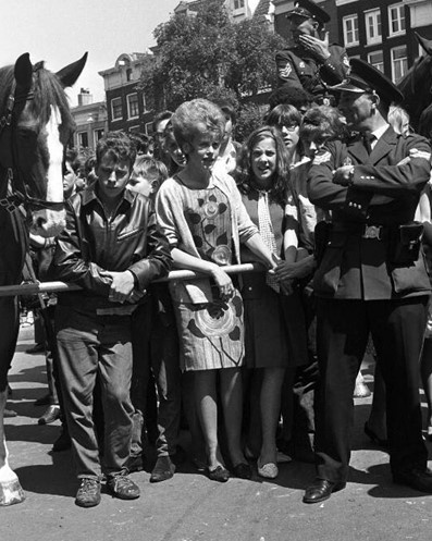 Publiek bij een bezoek van The Beatles. 1964