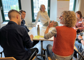 Deelnemers aan de workshop weerbaar erfgoed bij het Nationaal Archief