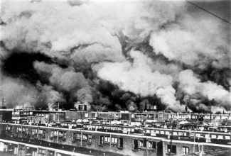 Branden in Blijdorp na het Bombardement op Rotterdam (1940).