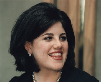 Monica Lewinsky tijdens de promotie van ‘Monica’s Story’, Finland 9 april 1999