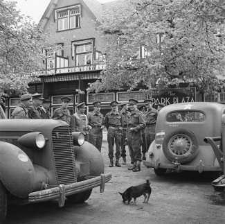 Militair Gezag op de Veluwe, mei 1945 foto: W. van de Poll