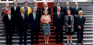 Eerste paarse kabinet 1994 op bordes Huis ten Bosch