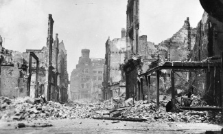 De Korte Hoogstraat na het Bombardement op Rotterdam (1940).