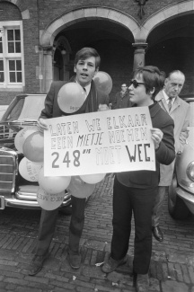 Demonstratie tegen Artikel 248bis op het Binnenhof (21 januari 1969).
