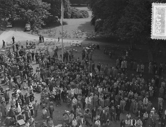 Viering van islamitisch feest Lebaran in de ambtswoning van de hoge commissaris van Indonesië, 1954 Wassenaar. Foto Joop van Bilsen / Anefo