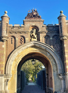 Het nieuwe ornament op de stadspoort