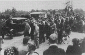 Landstorm soldaten ariveren in de Harskamp, mei 1945