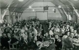 Overzicht van de zaal tijdens souper