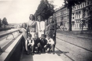 mijn eerste verjaardag in Nederland, Conradkade in Den Haag, 1947.