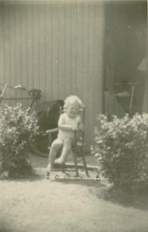 Mijn moeder met mij op de arm