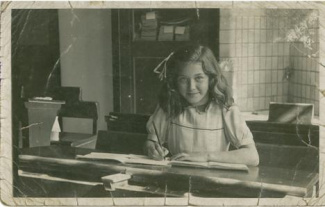 Schoolfoto van de vierde klas, 10 jaar oud