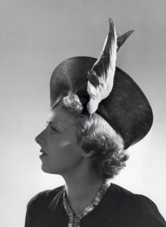 Vogel op een hoed, 1938 foto: onbekend